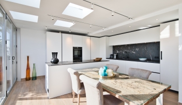 Resa Estates Ibiza te koop penthouse Marina botafoch for sale Ibiza kitchen dinging.jpeg